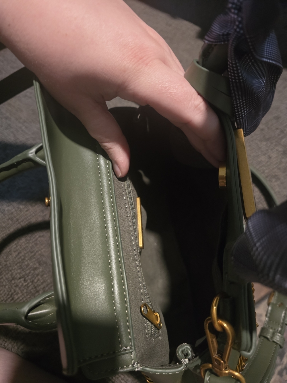 Steve Madden | Bevelyn Crossbody Tote - Picture 7 of 7